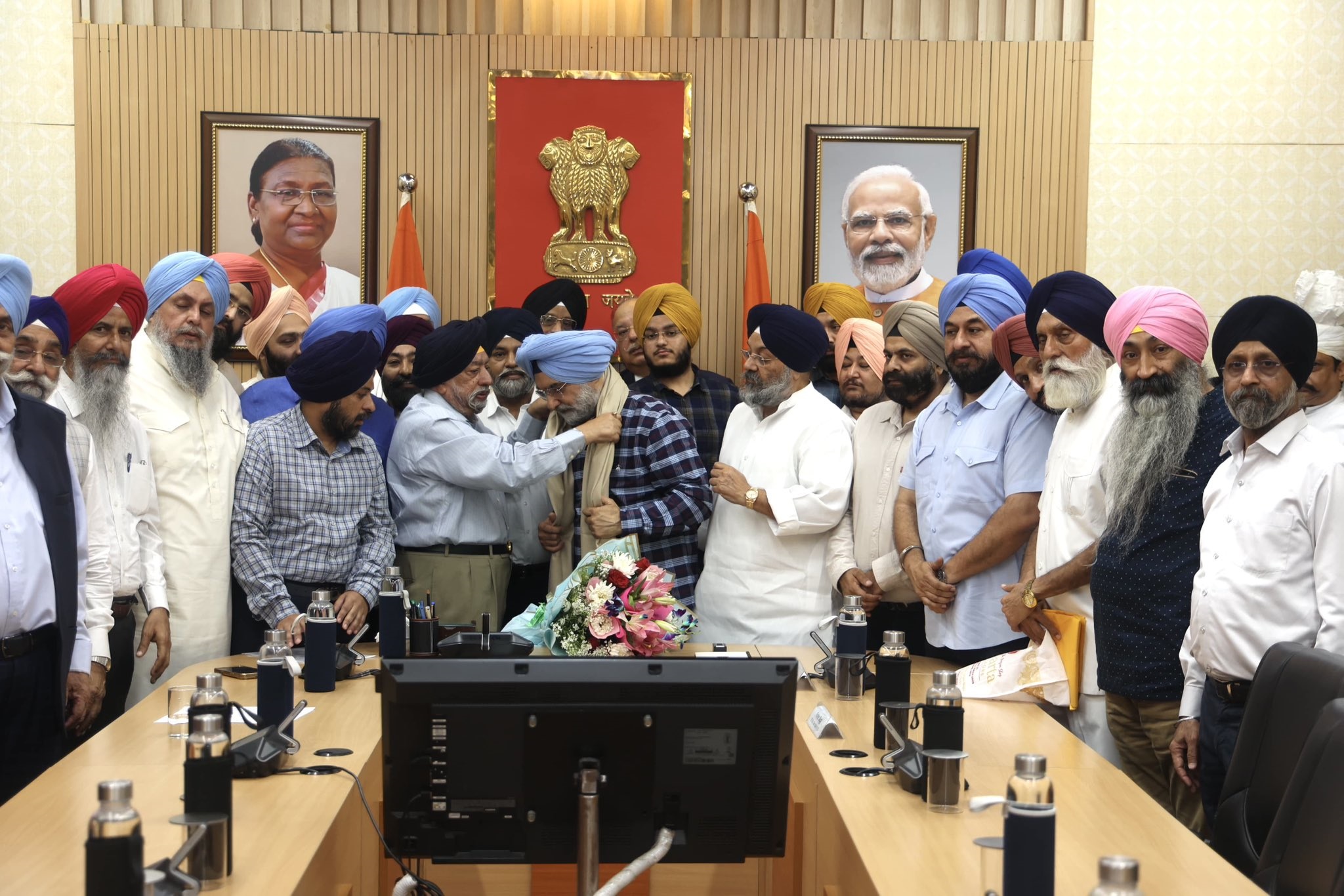 Hon’ble Lt. Governor met a Sikh delegation led by former Presidents of DGPC, Sardar Paramjit Singh Sarna and Manjit…