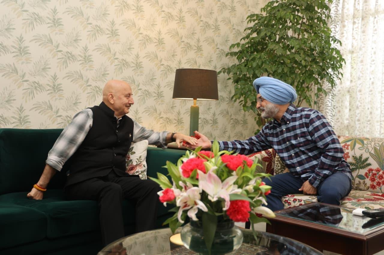 Hon'ble Lt. Governor met, Padma Bhushan Awardee, Actor, Shri Anupam Kher.