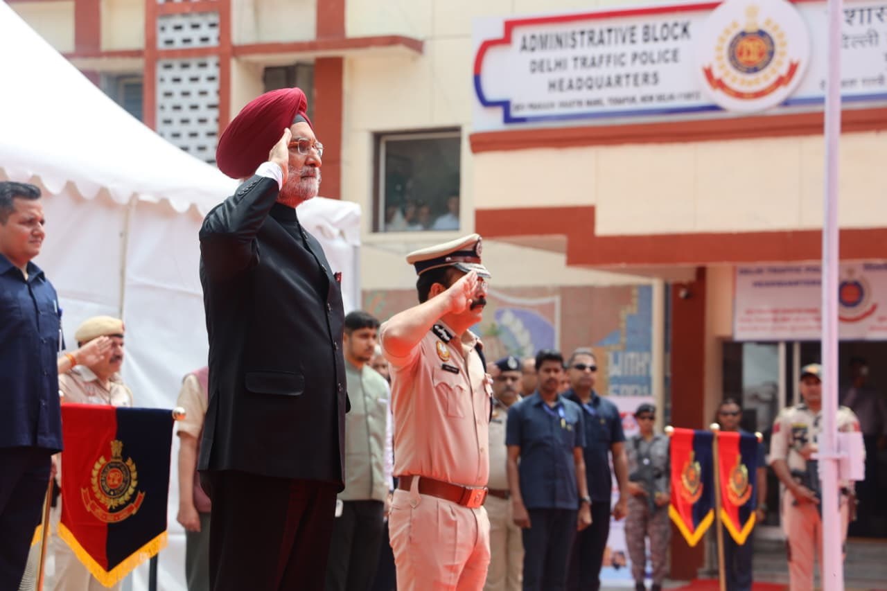 Hon’ble Lt. Governor received a Guard of Honour at the Delhi Traffic Police Headquarters in Todapur and felicitated…