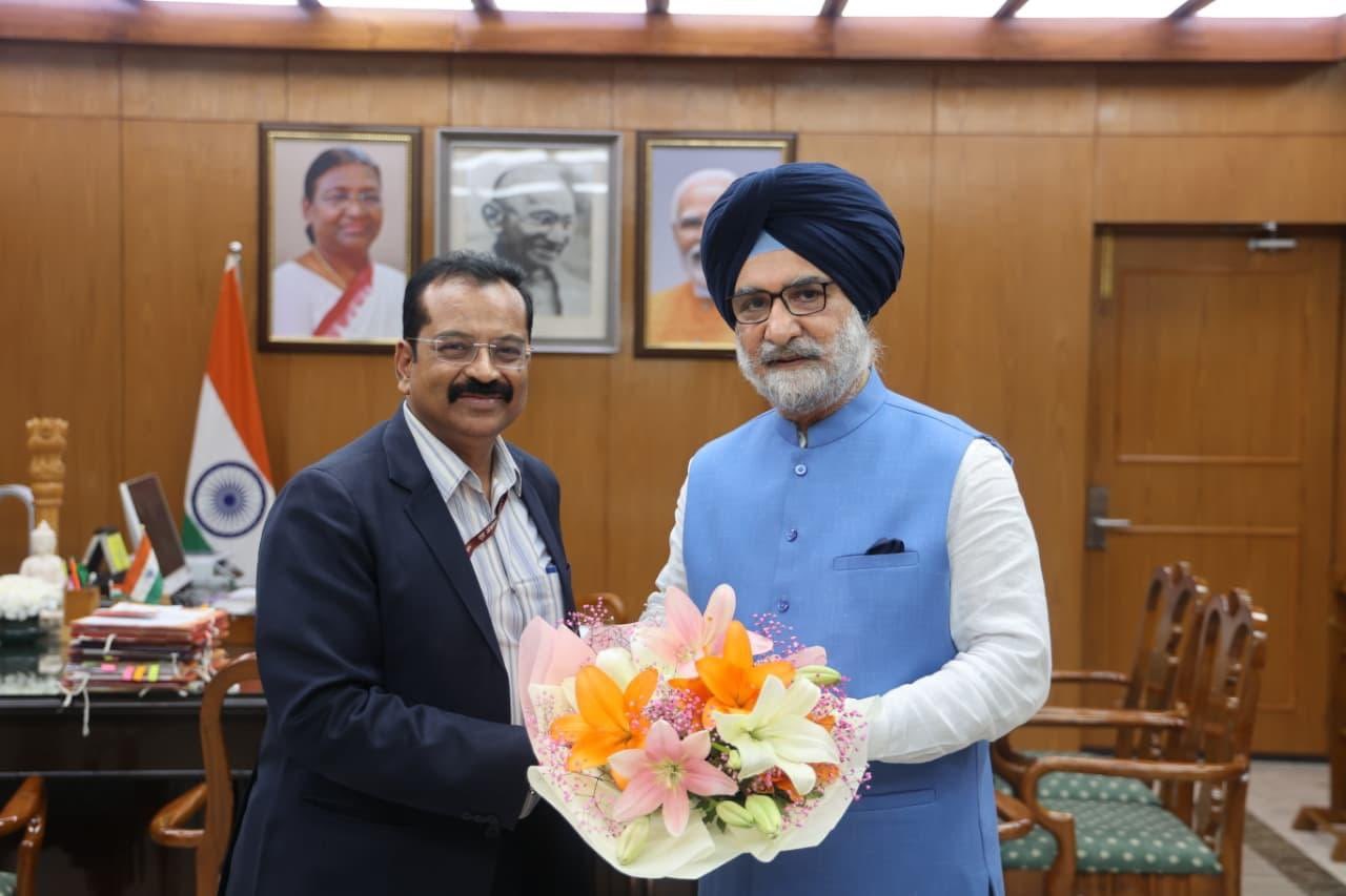 Hon'ble Lt. Governor met Shri Shalabh Goel, Managing Director- National Capital Region Transport Corporation.