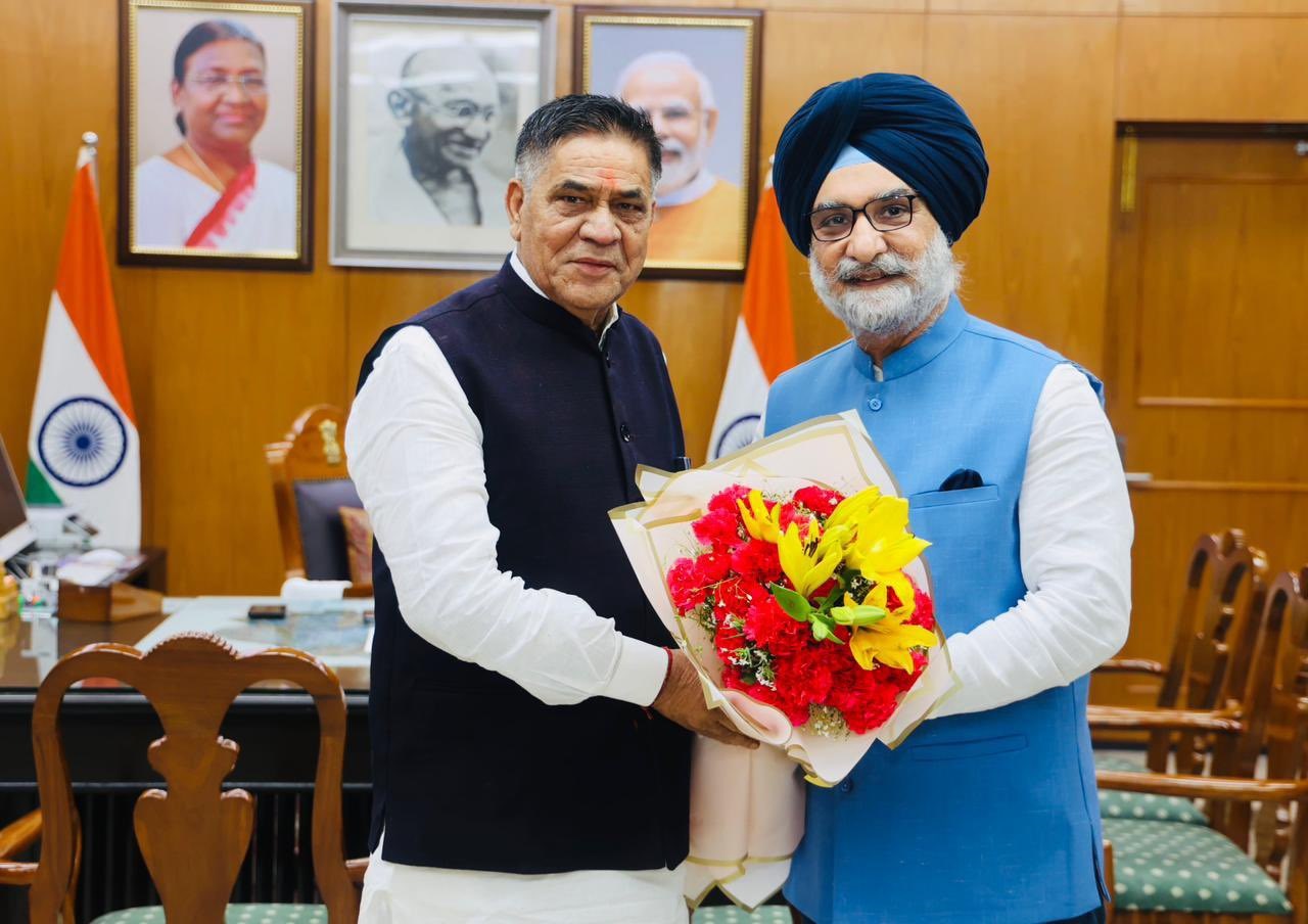 Hon'ble Lt. Governor met Hon’ble Dy Speaker, Delhi Legislative Assembly, Shri Mohan Singh Bisht.