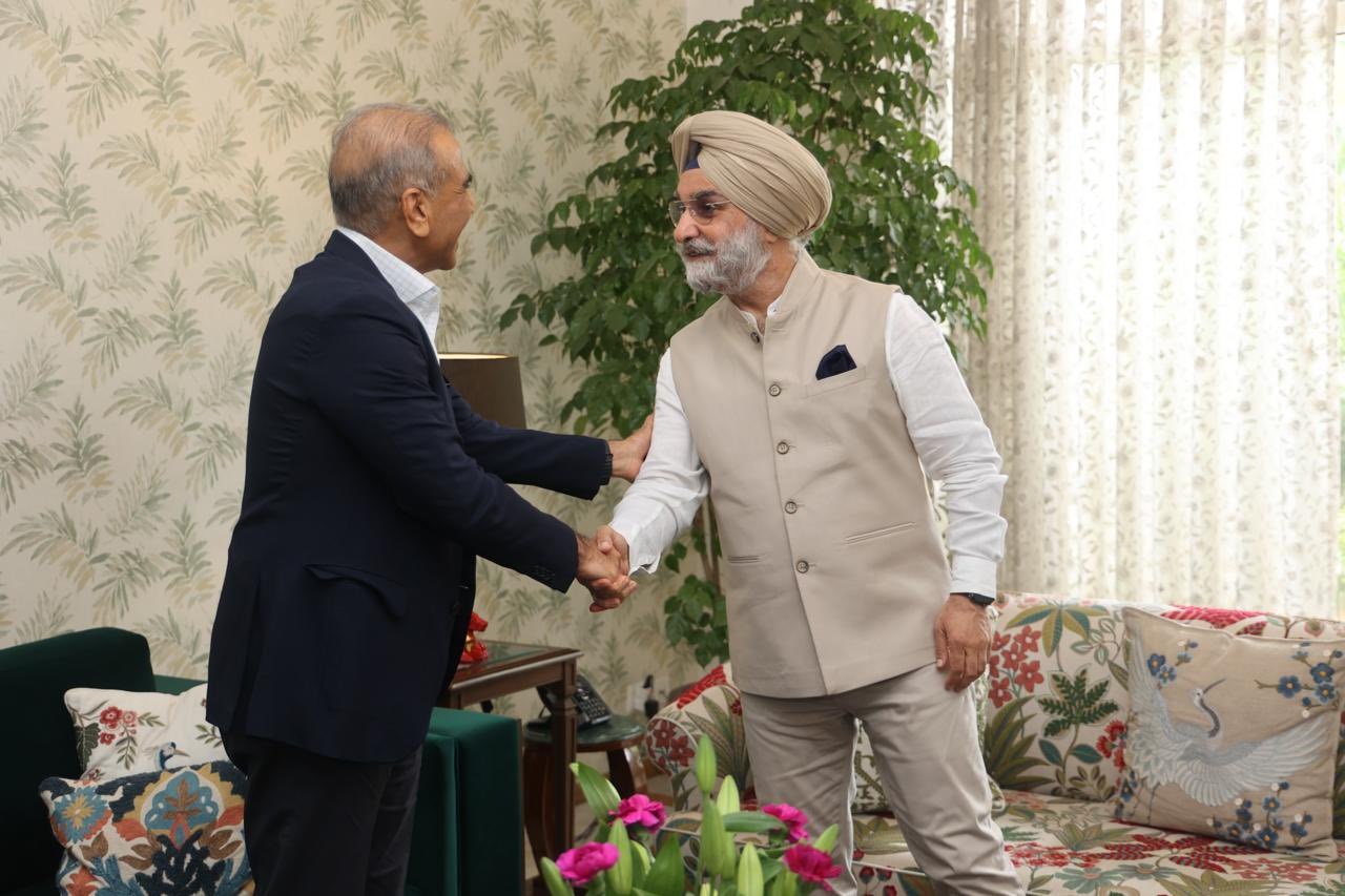 Hon’ble Lt. Governor met Shri Sunil Bharti Mittal and Shri Rajan Bharti Mittal.