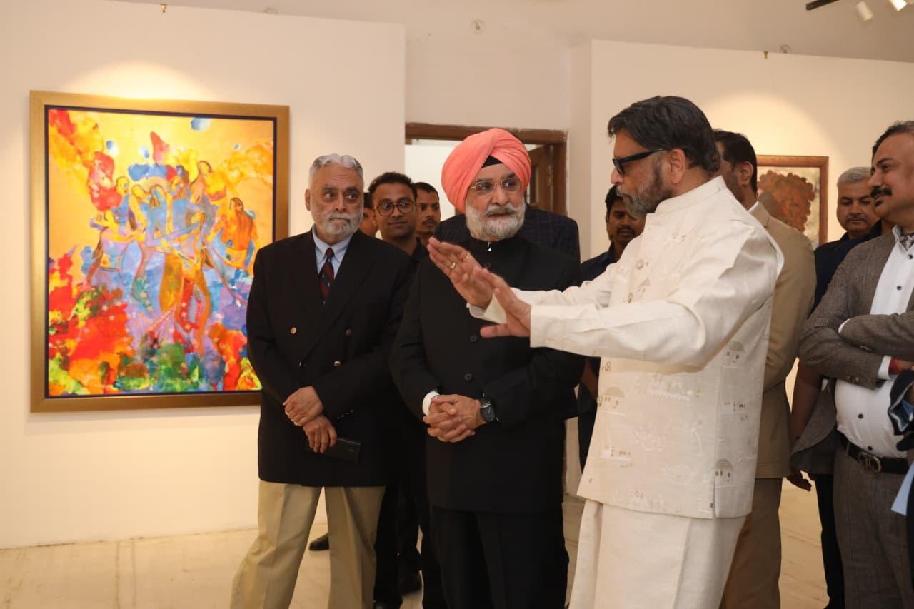 माननीय उपराज्यपाल ने त्रावणकोर पैलेस गैलरी में आयोजित एकल कला प्रदर्शनी “Journey with the Divine Flow” में शिरकत की।