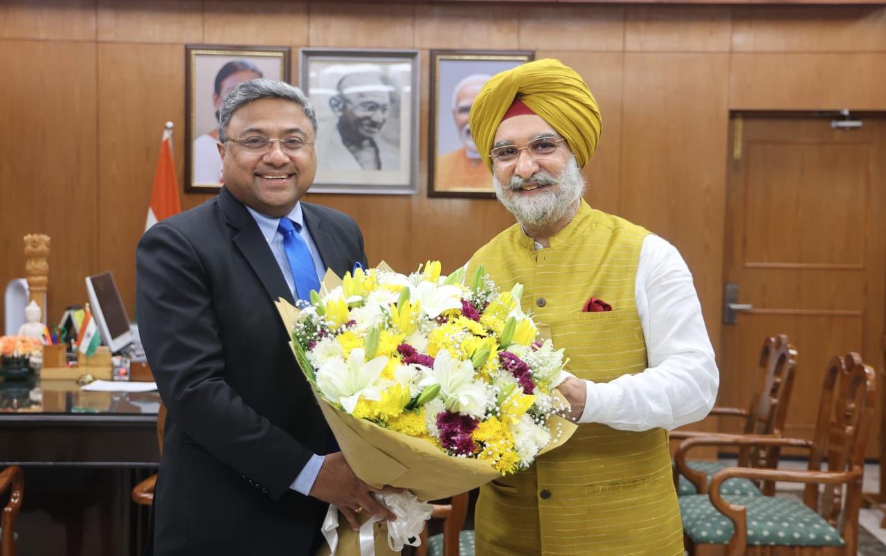 माननीय उपराज्यपाल ने विदेश मंत्रालय, भारत सरकार के सचिव (पश्चिम), राजदूत सिबी जॉर्ज से भेंट की।