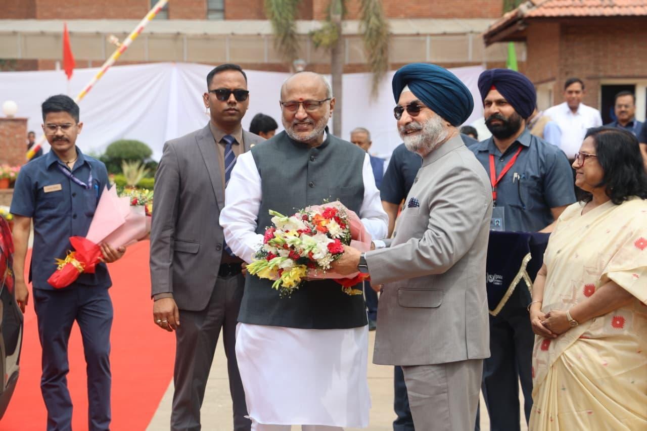 माननीय उपराज्यपाल इंदिरा गांधी राष्ट्रीय मुक्त विश्वविद्यालय के 39वें दीक्षांत समारोह में माननीय उपराष्ट्रपति श्री सी.…