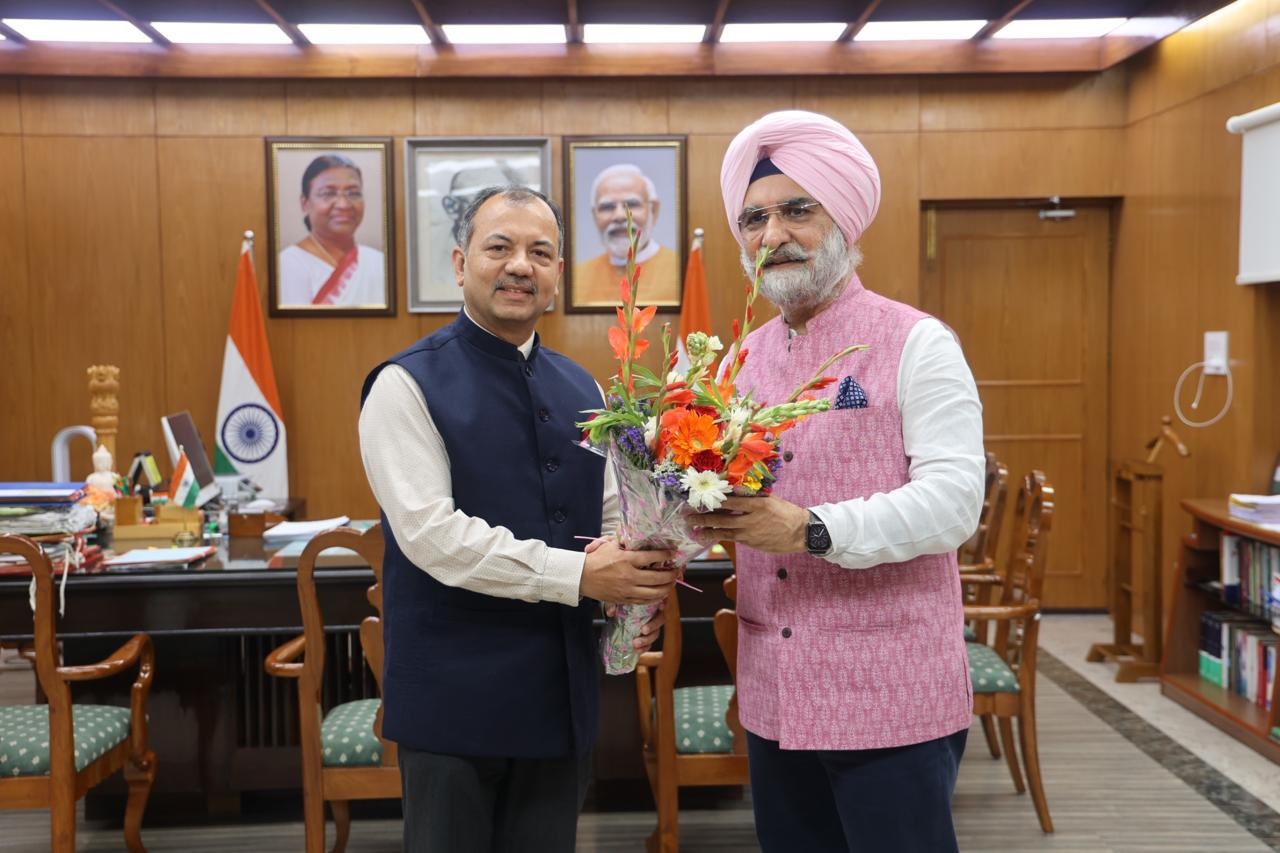नीदरलैंड में भारत के राजदूत, श्री कुमार तुहिन ने माननीय उपराज्यपाल से भेंट की।