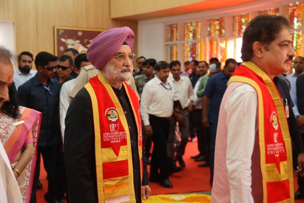 माननीय उपराज्यपाल ने गुरु गोबिंद सिंह इंद्रप्रस्थ विश्वविद्यालय के 18वें दीक्षांत समारोह की अध्यक्षता की।