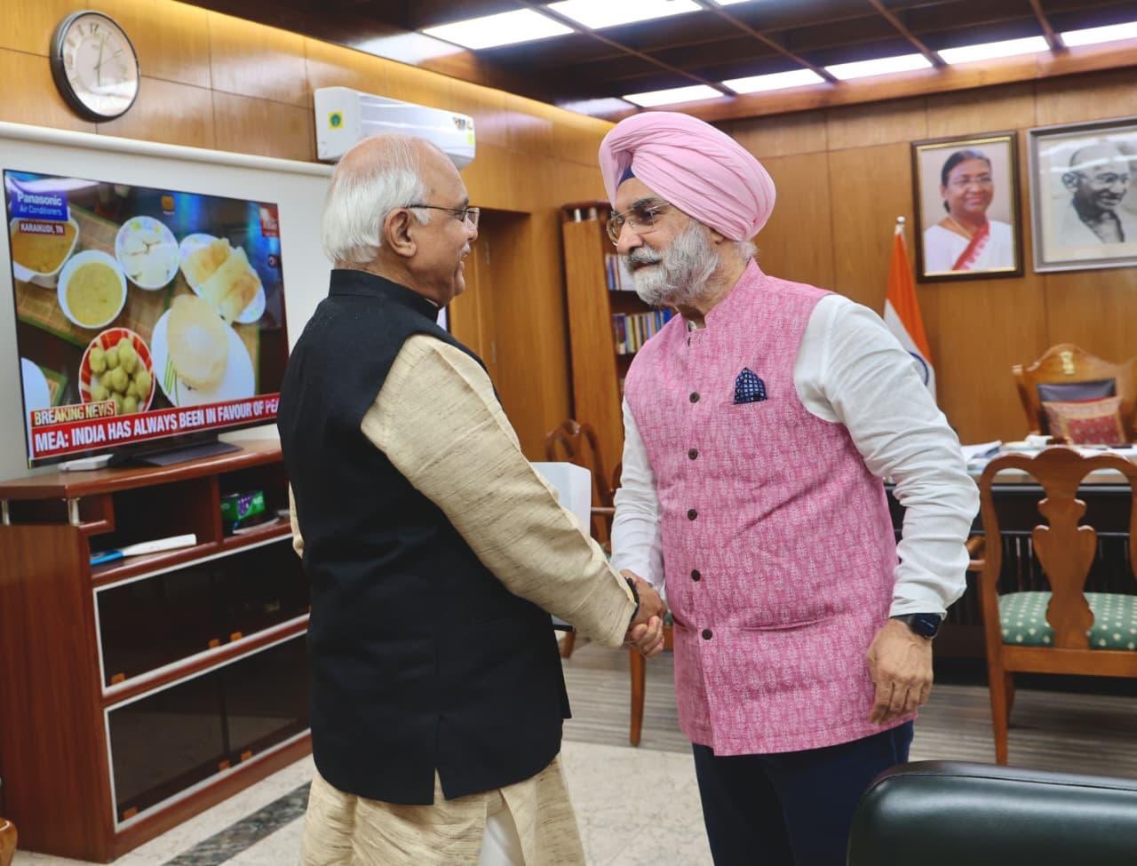 पूर्व सांसद और भारतीय सांस्कृतिक संबंध परिषद के अध्यक्ष श्री विनय सहस्रबुद्धे के नेतृत्व में एक प्रतिनिधिमंडल ने माननीय…