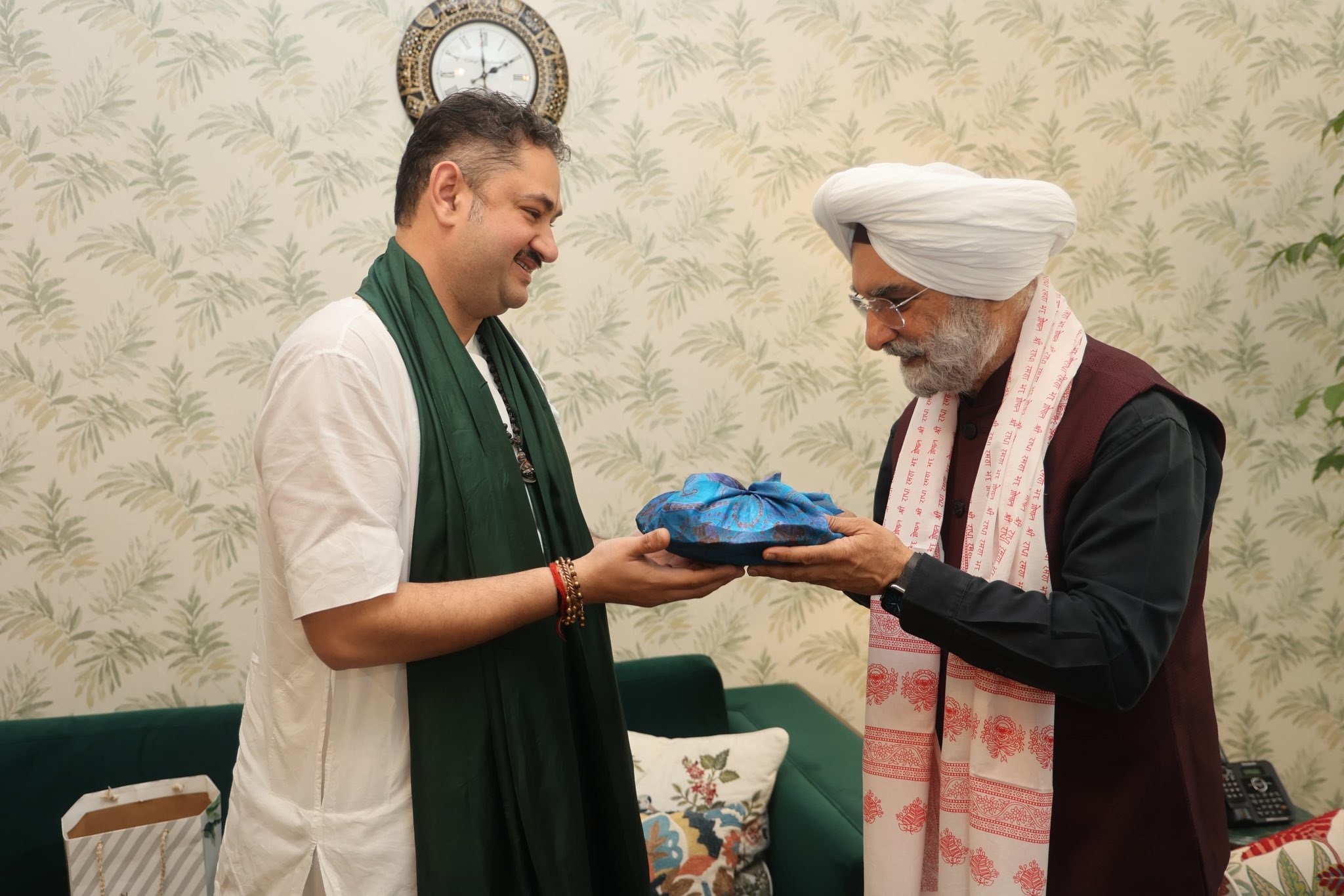 Acharya Sri Pundrik Goswami called on Hon’ble Lt. Governor.