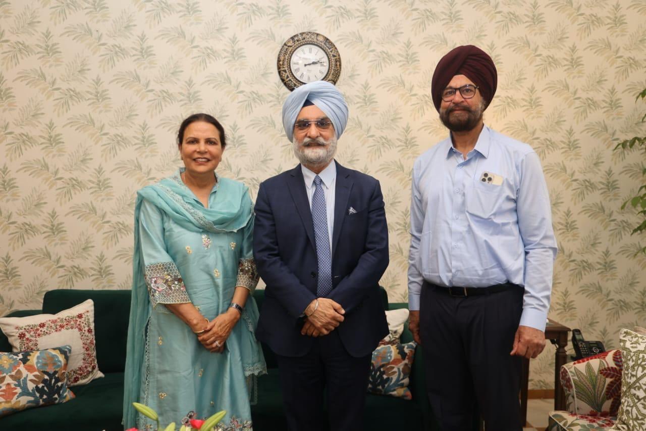 Renowned medical and healthcare experts, Dr. Avtar Singh and Dr. Amandeep Kaur, called on Hon’ble Lt. Governor.