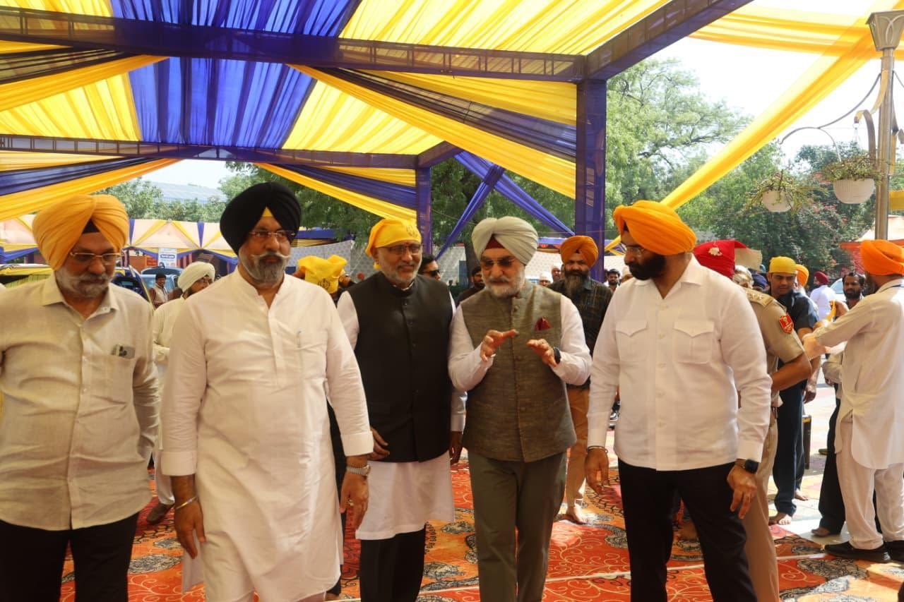 On the auspicious occasion of Baisakhi, Hon'ble Lt. Governor offered prayers at the Gurdwara Rakab Ganj Sahib, in…