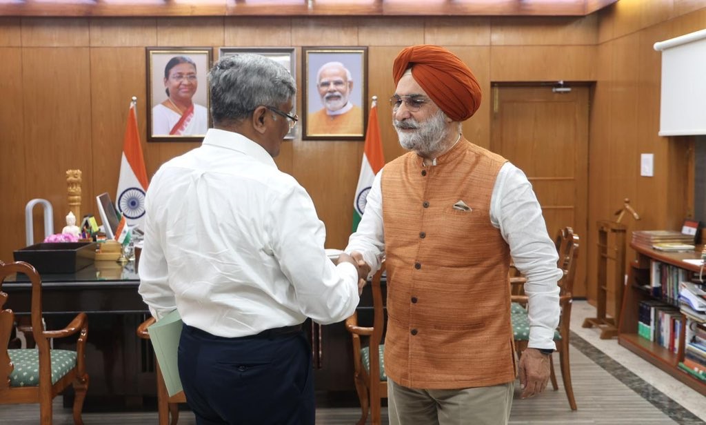 Shri Srinivas R Katikithala, Secretary MoHUA called on Hon’ble Lt. Governor.