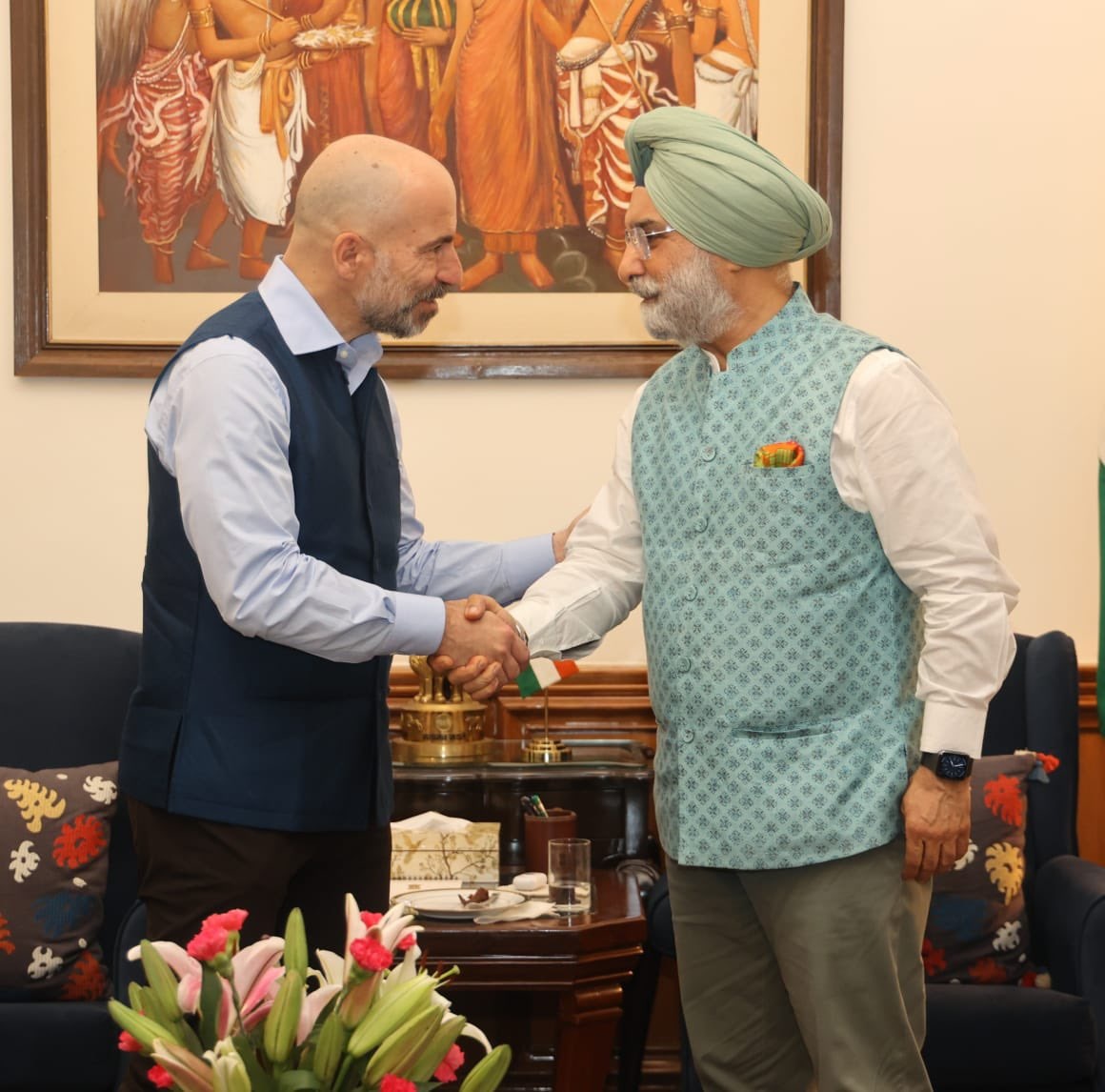 Mr. Dara Khosrowshahi Global CEO of Uber and his team called on Hon’ble Lt. Governor.