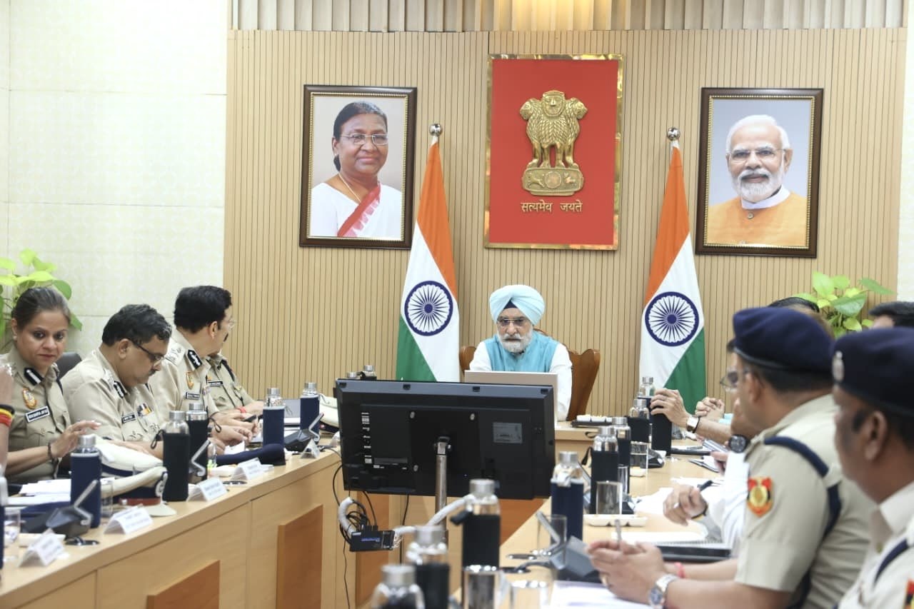 Hon’ble Lt. Governor reviewed the proposals and infrastructure interventions of Delhi Traffic Police.