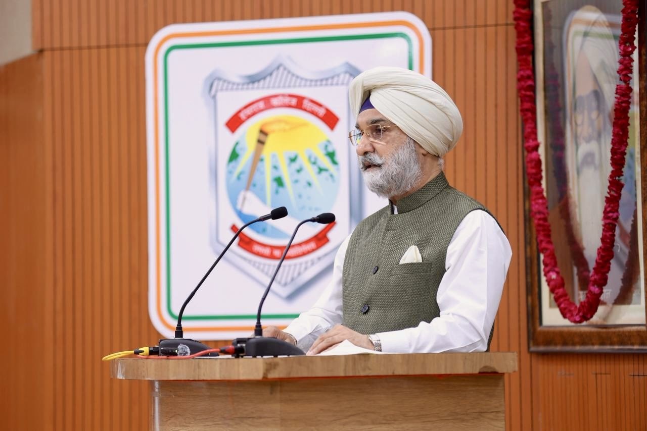 Hon’ble Lt. Governor addressed the Mahatma Hansraj Memorial Lecture at Hansraj College.