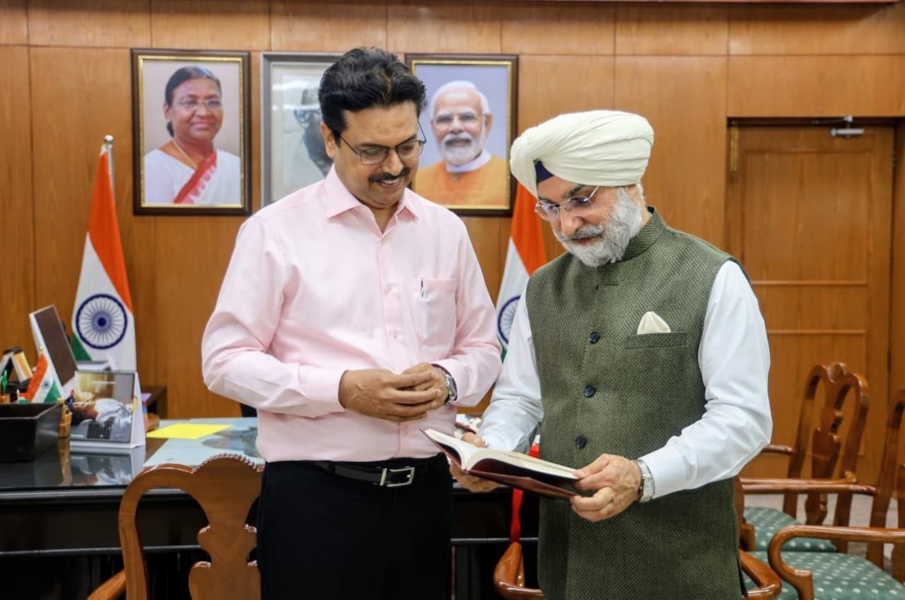 Prof. Yogesh Singh, Vice Chancellor, University of Delhi, called on Hon’ble Lt. Governor.