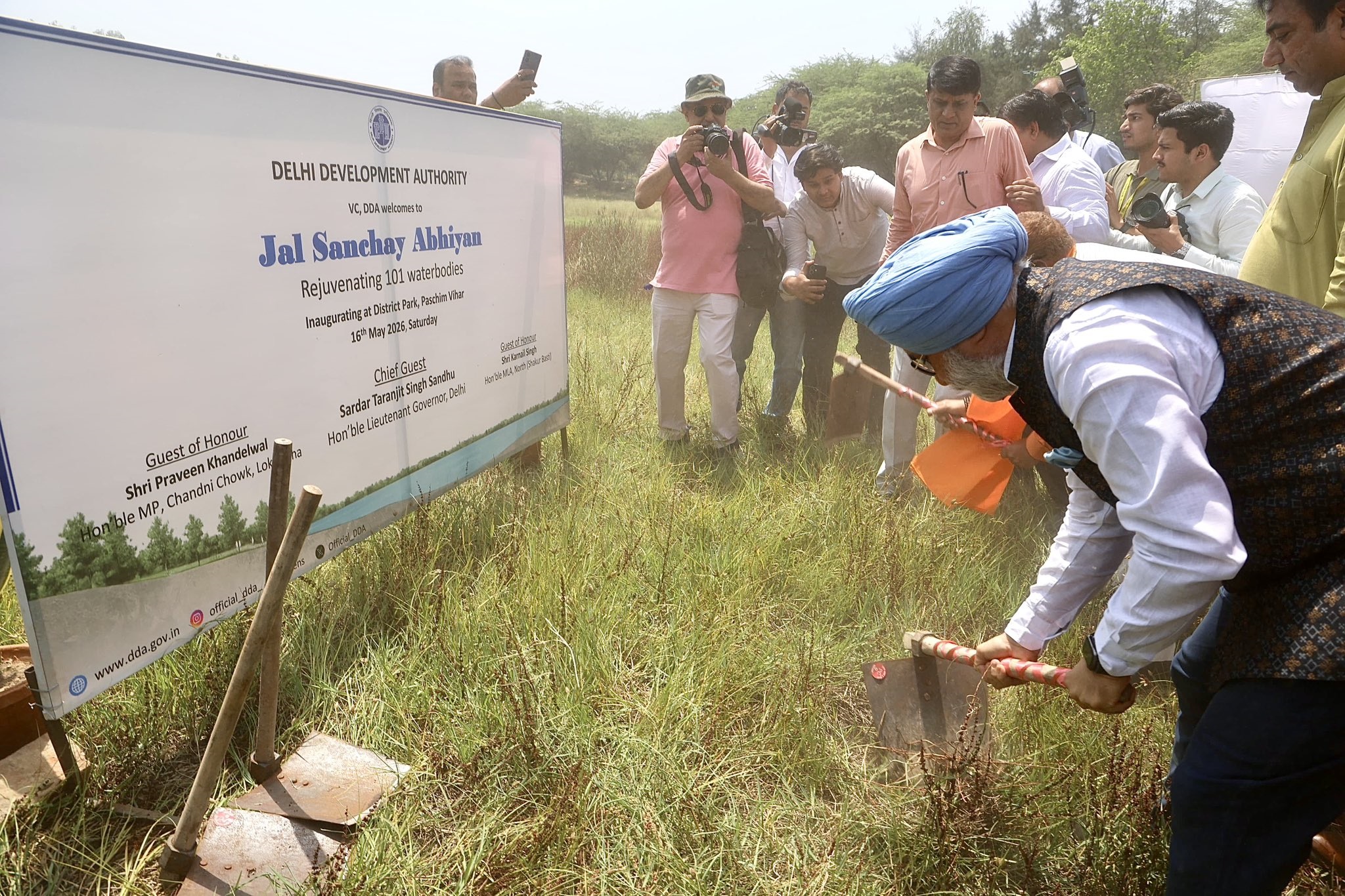 Hon’ble Lt. Governor launched the ‘Jal Sanchay Abhiyaan from District Park, Paschim Vihar.