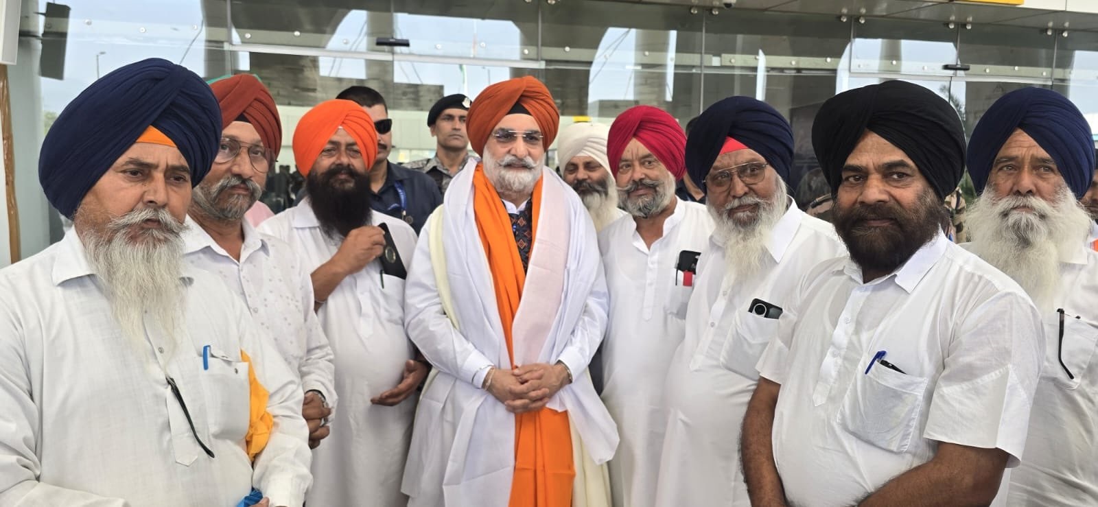 Hon’ble Lt. Governor flagged off the first 2026 Jatha of pilgrims for the Sri Hemkunt Sahib Yatra from Rishikesh at the…