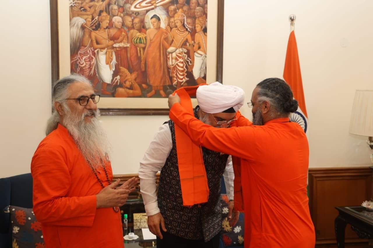 Swami Narendranand Ji, National Secretary and Swami Ranjitanand Ji from Divya Jyoti Jagriti Sansthan, met Hon’ble Lt.…