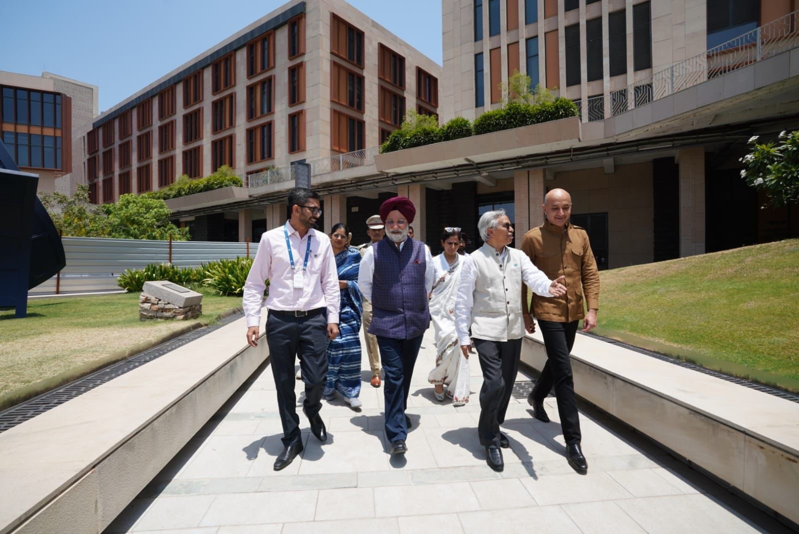 Hon’ble Lt. Governor interacted with students of the YTS program at Plaksha University.