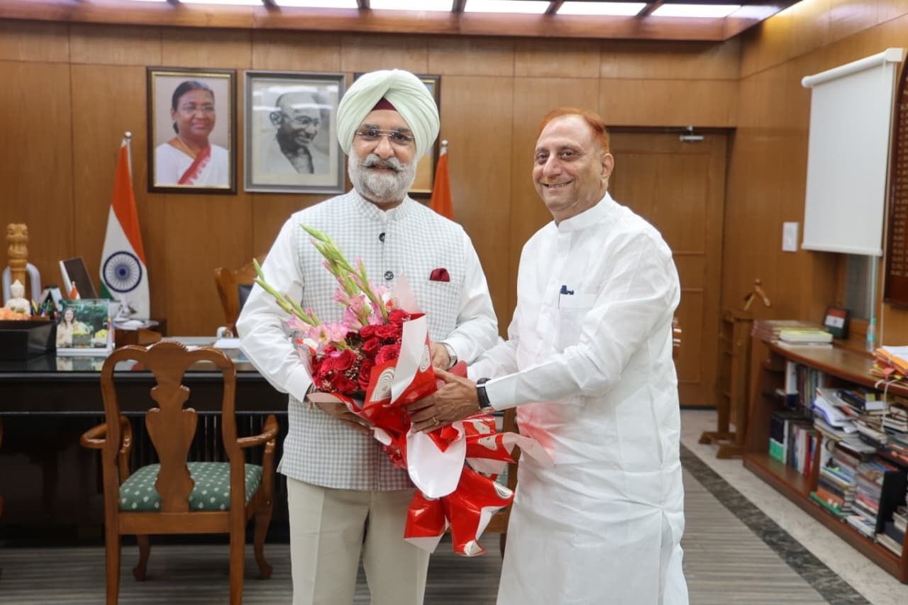 Shri Pravesh Wahi, Mayor, Municipal Corporation of Delhi called on Hon’ble Lt. Governor.