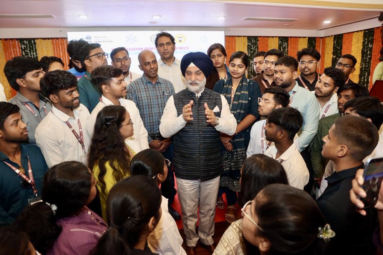 Hon’ble Lt. Governor interacted with a delegation of 65 youth participants from Chhattisgarh visiting under the Yuva…