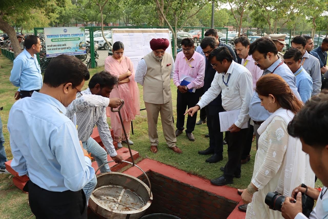Hon’ble Lt. Governor reviewed the on-site rainwater harvesting system at DDA’s Yamuna Sports Complex.