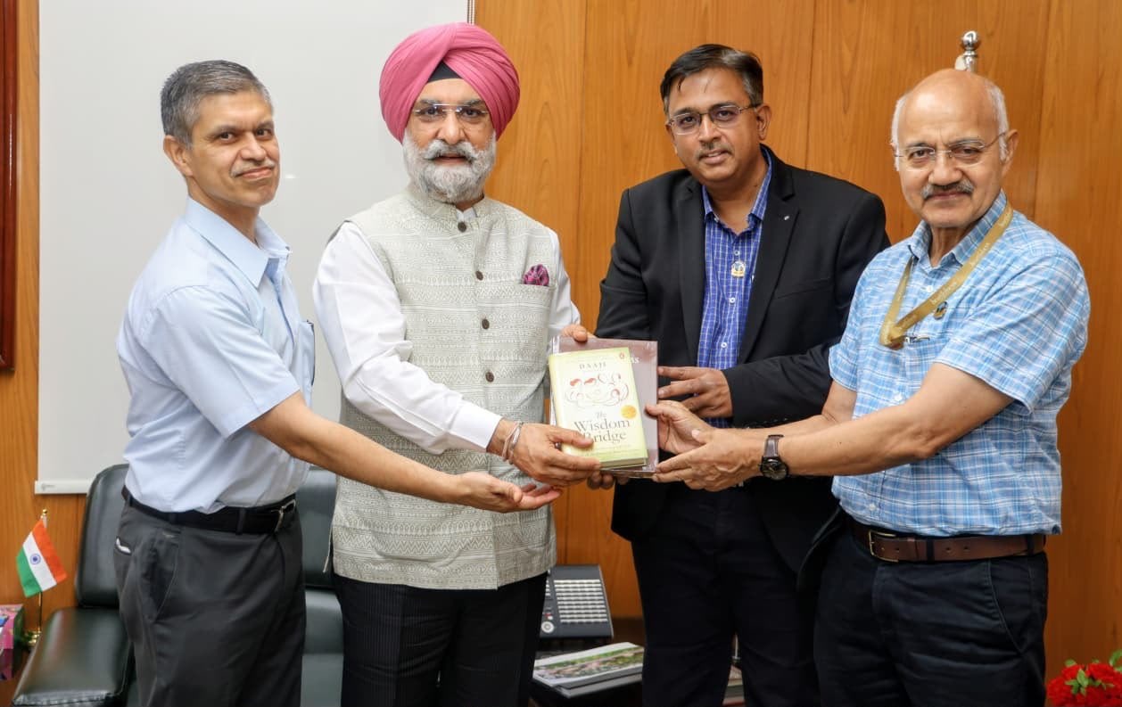 Shri V. Srinivasan, Dr. Rahul Mehrotra, and Dr. Arvind Pal Tomar from Global Heartfulness Programs called on Hon’ble Lt…