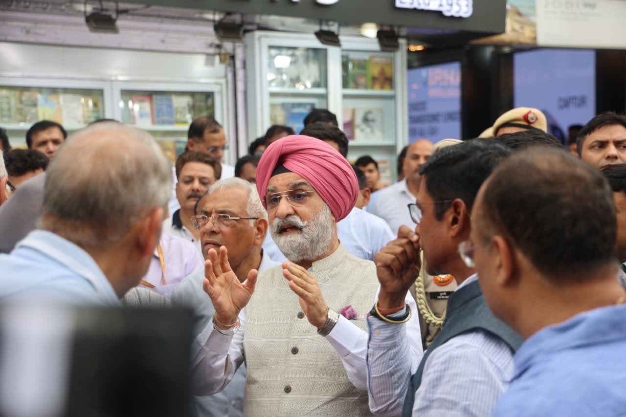 Hon’ble Lt. Governor visited Khan Market to inspect the ongoing improvement works.