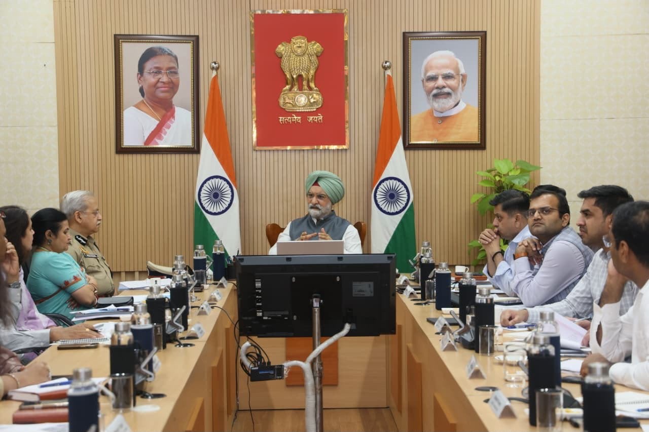 Hon’ble Lt. Governor chaired a comprehensive review meeting on strengthening women’s safety measures across Delhi,…