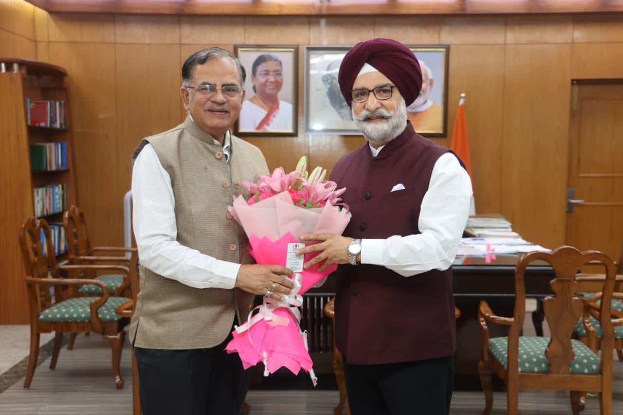 Prof. (Dr.) Rajeev Sood, Vice Chancellor, Baba Farid University of Health Sciences, called on Hon’ble Lt. Governor.