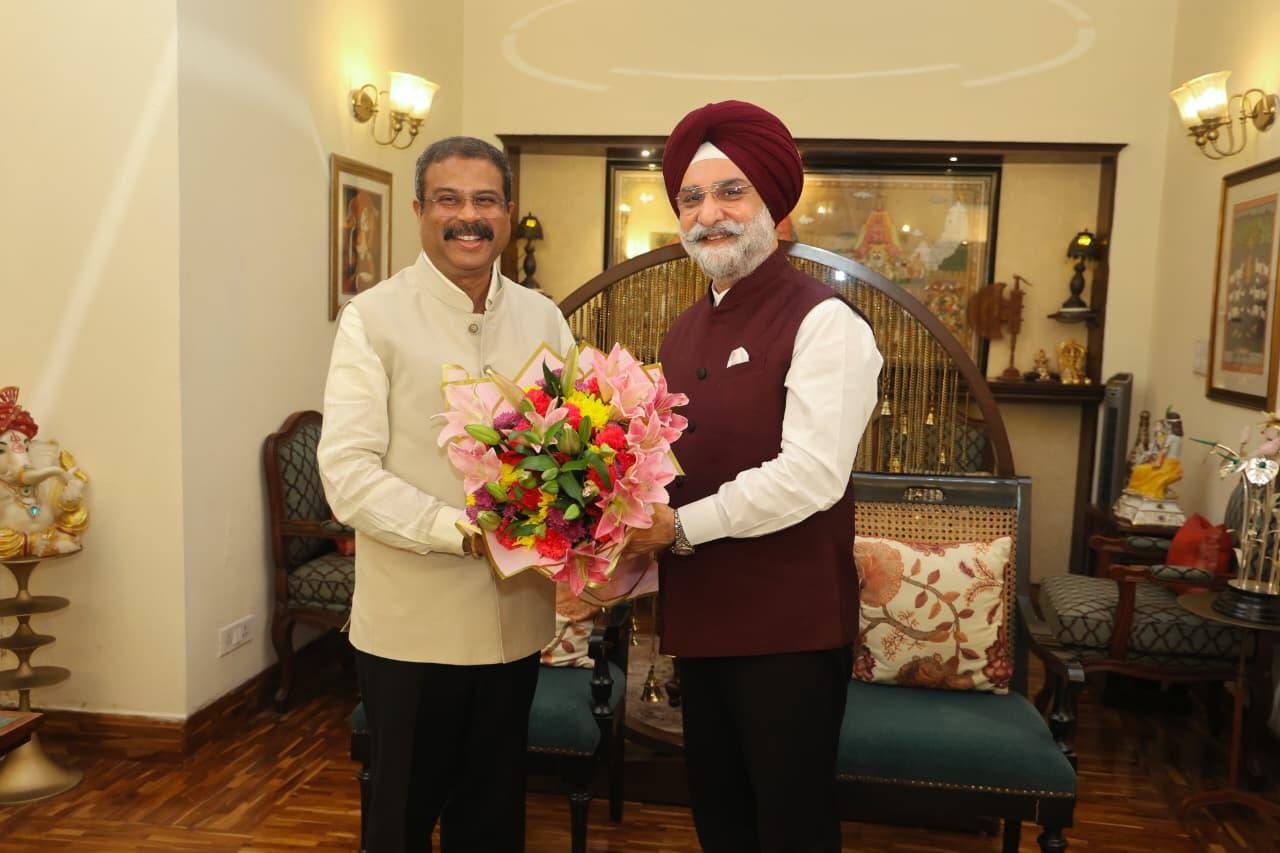 Hon’ble Lt. Governor met Hon’ble Union Minister for Education, Shri Dharmendra Pradhan Ji.