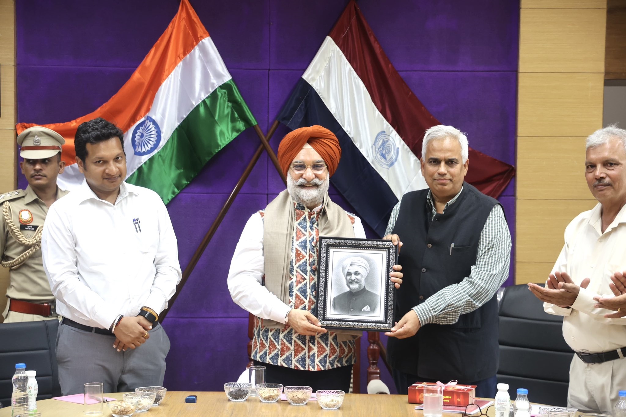 Hon’ble Lt. Governor interacted with the Vice Chancellor and the leadership of Maharshi Dayanand University and Post…