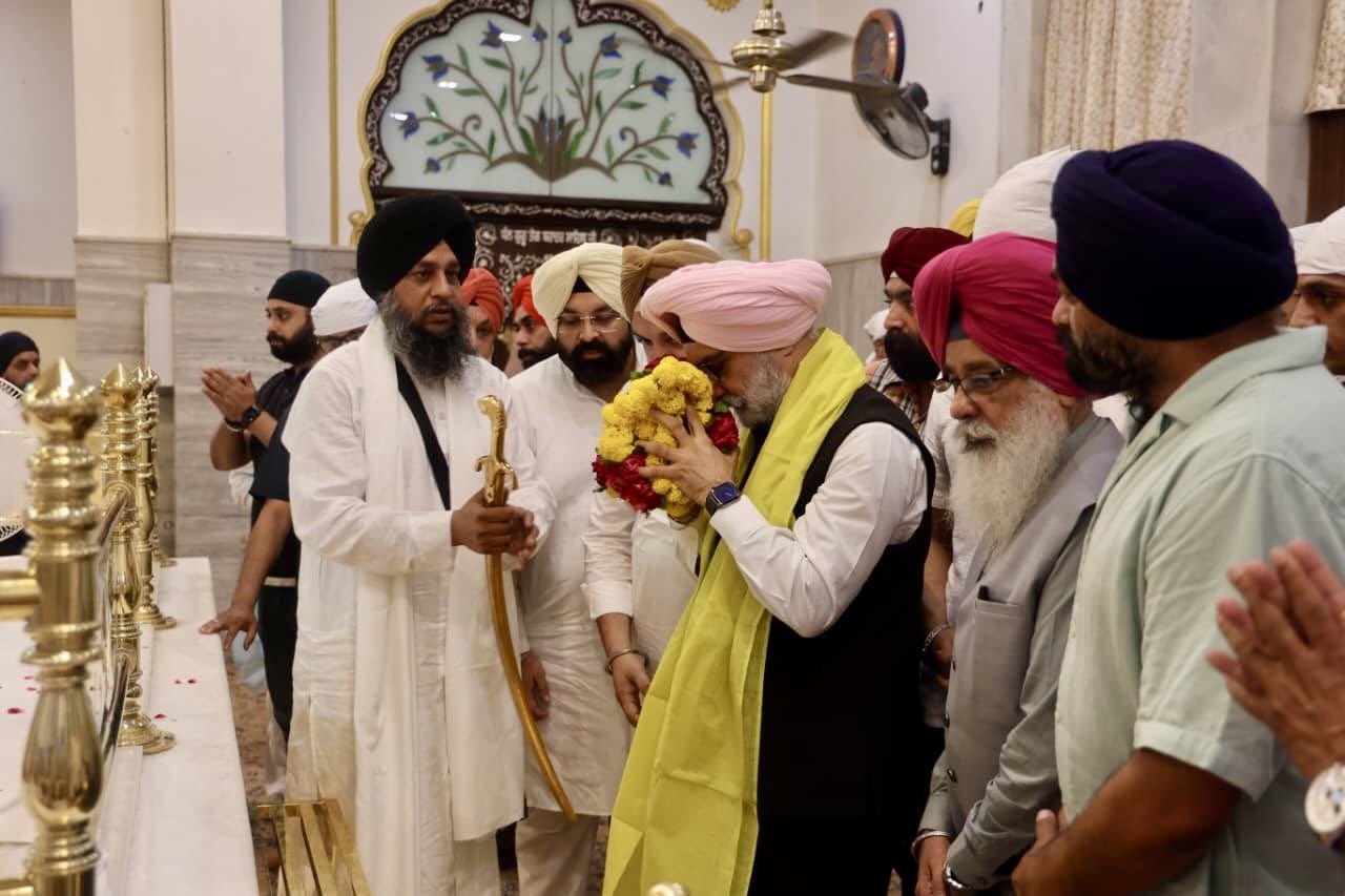 Hon’ble Lt. Governor paid obeisance at the historic Gurdwara Rakab Ganj Sahib.