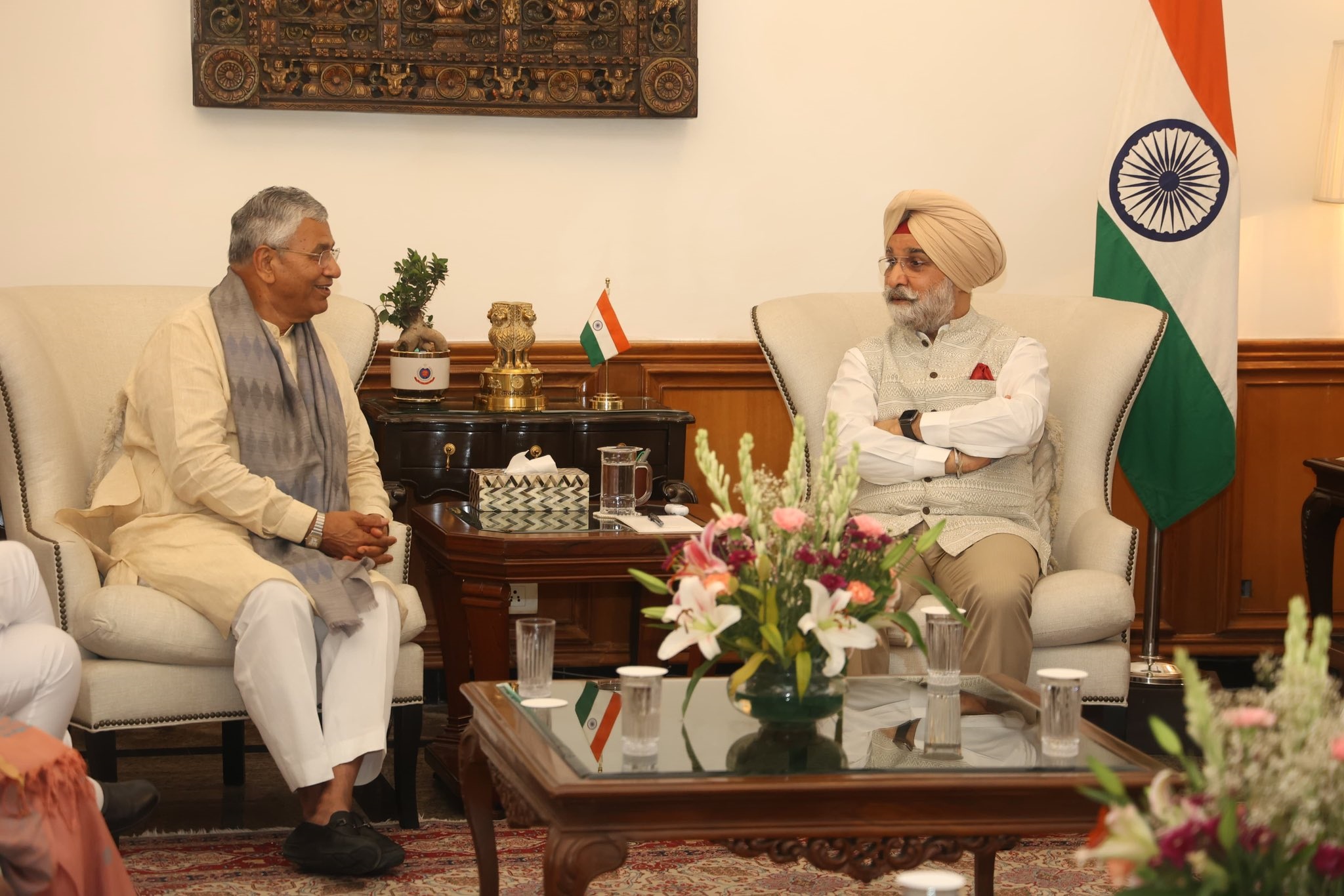 Hon’ble Lt. Governor hosted the Joint Parliamentary Committee on ‘One Nation, One Election’.