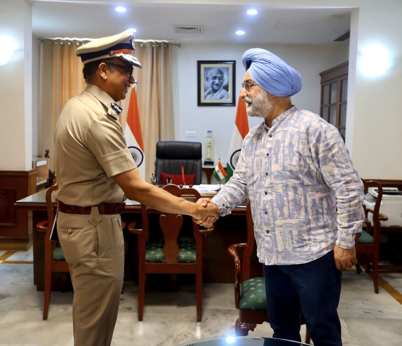 Shri Anurag Kumar, newly appointed Commissioner of Police, called on Hon'ble Lt. Governor.