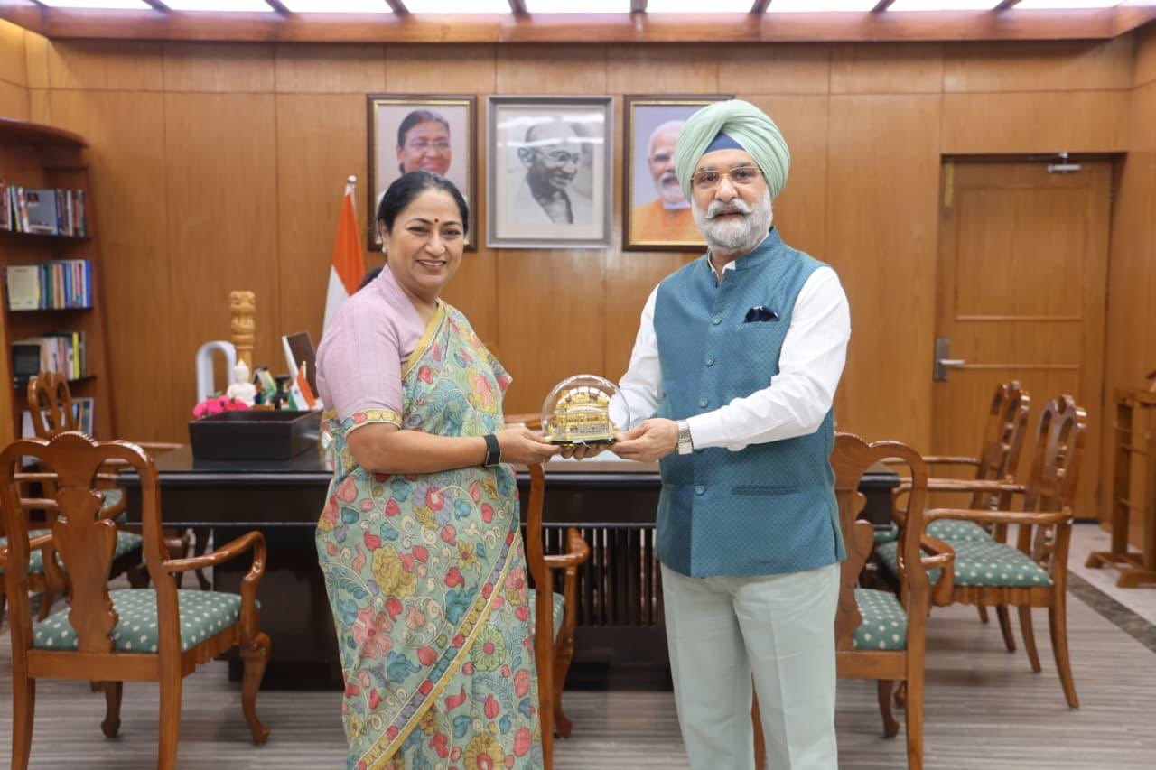 Hon’ble Chief Minister Smt. Rekha Gupta called on Hon’ble Lt. Governor.