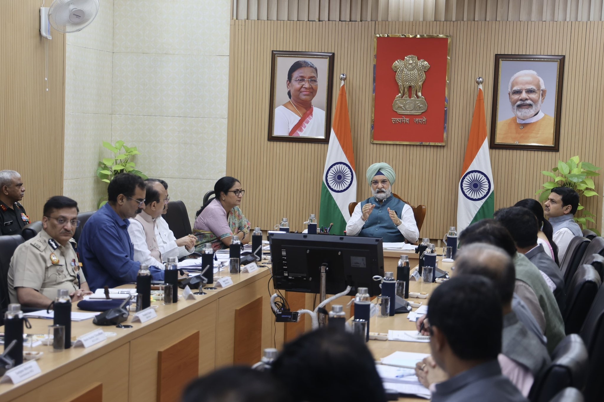 Hon’ble Lt. Governor chaired the meeting of the DDMA to review the Capital’s preparedness for the monsoon season and…