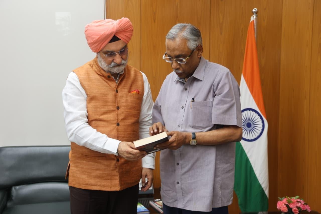 Amb. Pavan K. Varma, IFS (Retd.), former MP, and acclaimed author, called on Hon’ble Lt. Governor.
