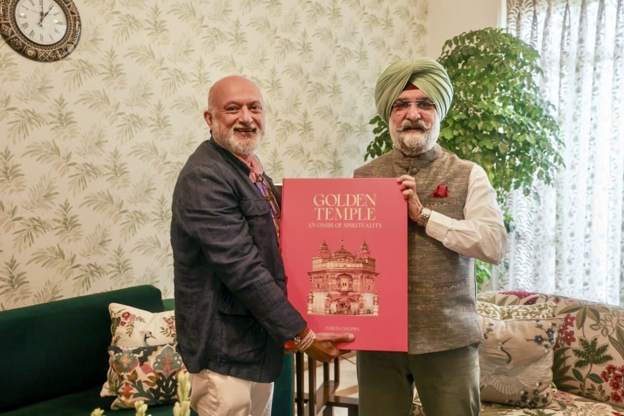 Shri Tarun Chopra, internationally acclaimed photographer called on Hon’ble Lt. Governor.