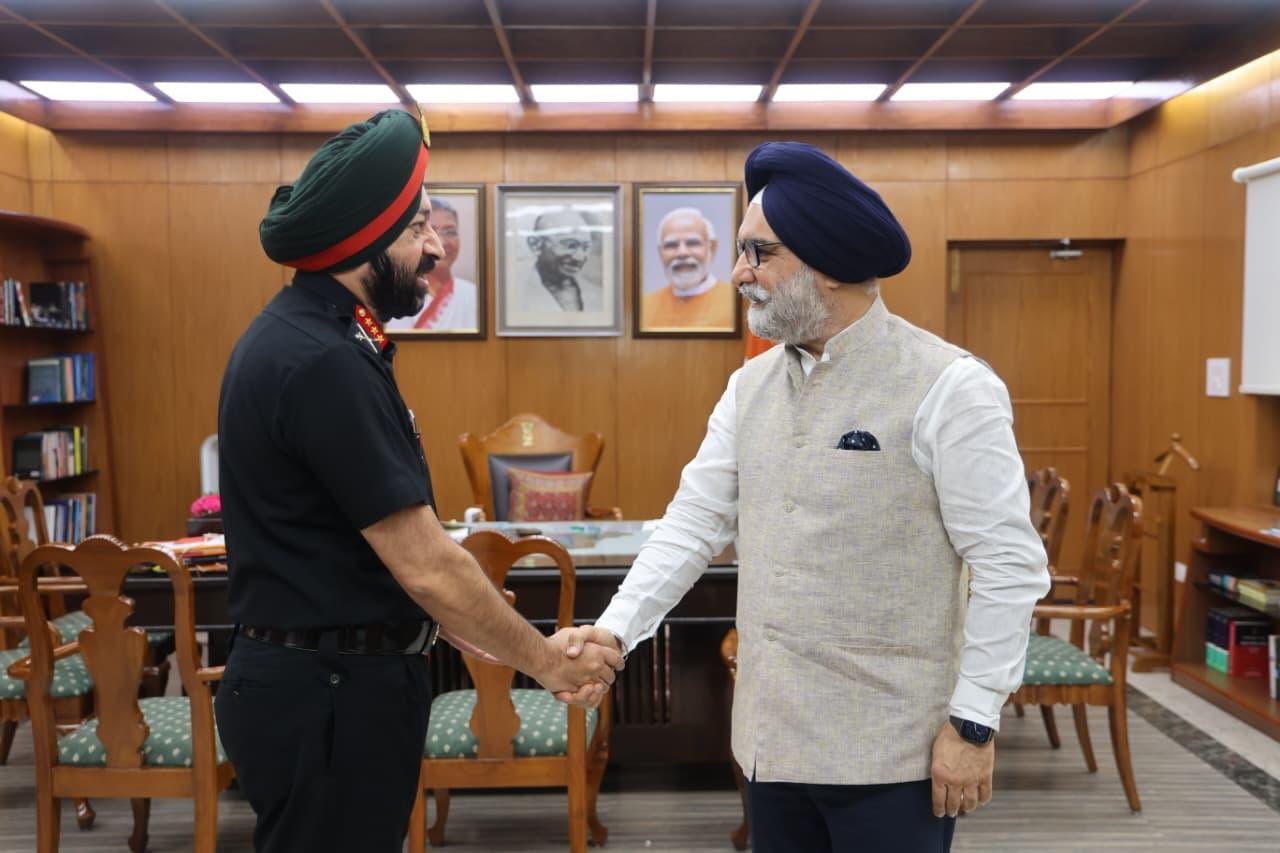 Lt. Gen. Harpal Singh, Director General, Border Roads Organisation, called on Hon’ble Lt. Governor.