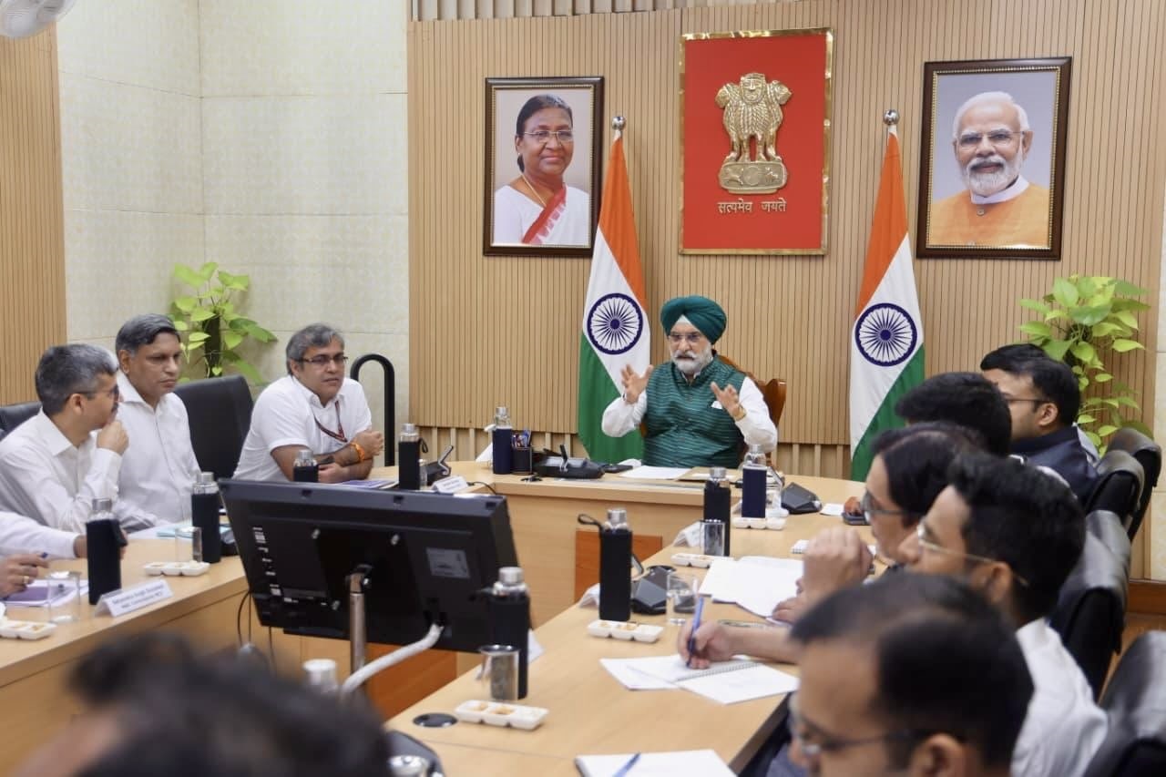 Hon’ble Lt. Governor chaired a review meeting of Municipal Corporation of Delhi.
