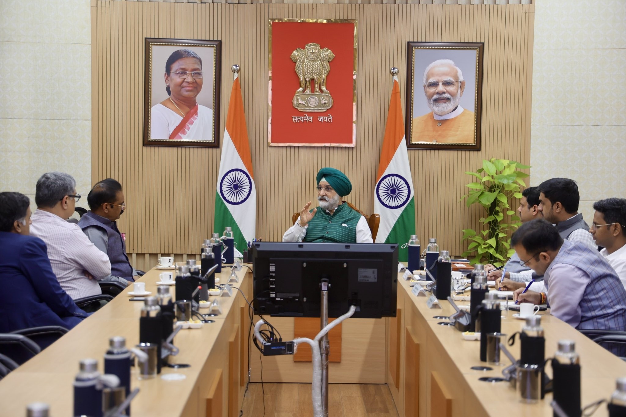 Hon’ble Lt. Governor interacted with Dr. Ashok Kumar Mittal, MP and Founder Chancellor of Lovely Professional…