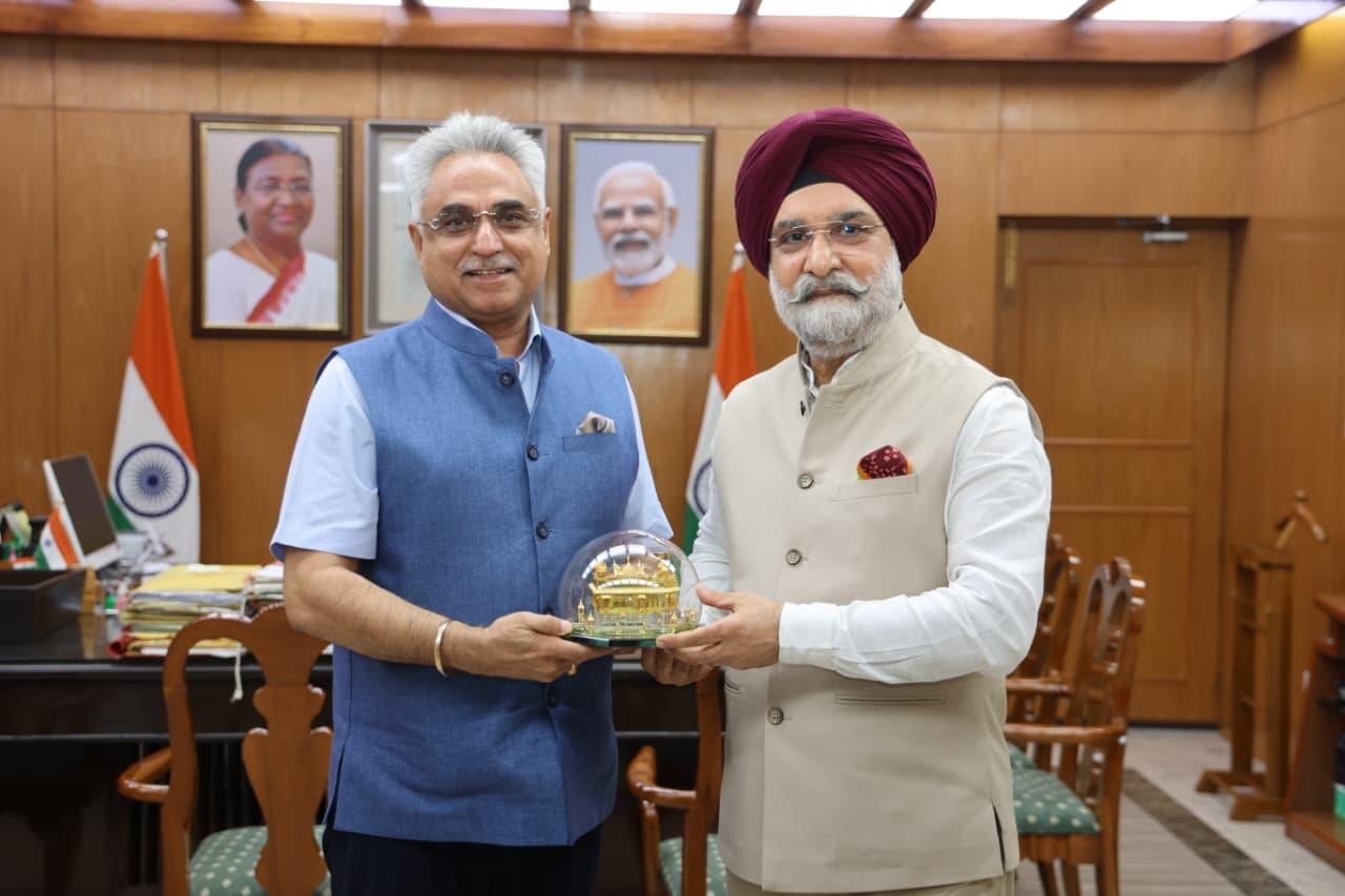 Shri Rashpal Singh Dhaliwal, Chancellor, and Shri Arsh Dhaliwal, MD, CGC University Mohali, called on Hon’ble Lt.…