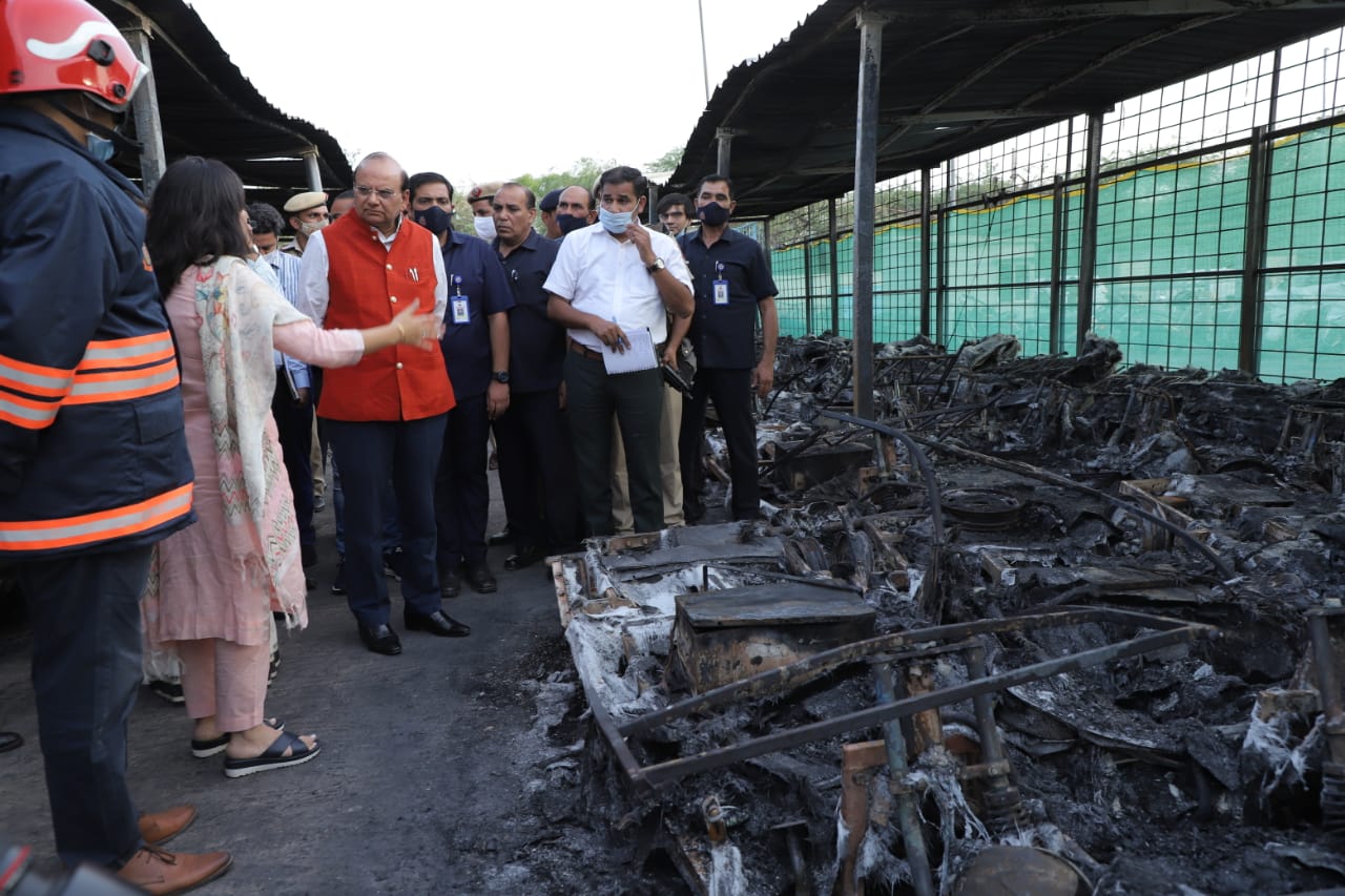 Hon'ble Lt. Governor visited the site of fire incident at Delhi Metro parking at Tikona Park, Jamia
