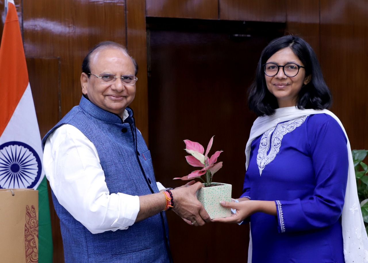 Chairperson of Delhi Commission for Women, Smt. Swati Maliwal Ji called on Hon’ble Lt. Governor at Raj Niwas