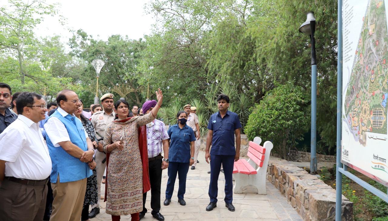 Hon'ble Lt. Governor visited the Garden of Five Senses & reviewed the proposed redevelopment plan of the Garden