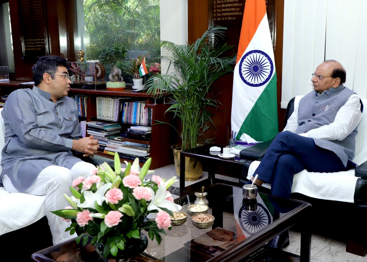 Hon'ble Hon'ble MP Shri Parvesh Sahib Singh Ji called on the Hon'ble Lt. Governor at Raj Niwas