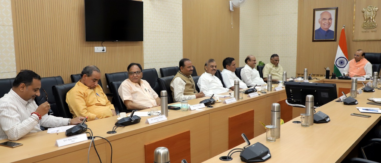 Members of the Delhi Legislative Assembly called on the Hon’ble Lt. Governor at Raj Niwas