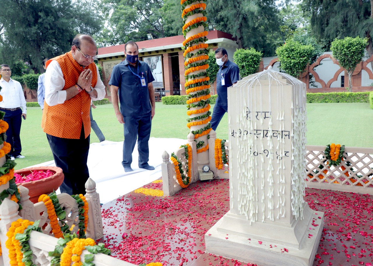 Hon'ble Lt. Governor Paid Respects To Bapu And Honored The Oldest Surviving Freedom Fighter, Shri R Madhavan Ji…